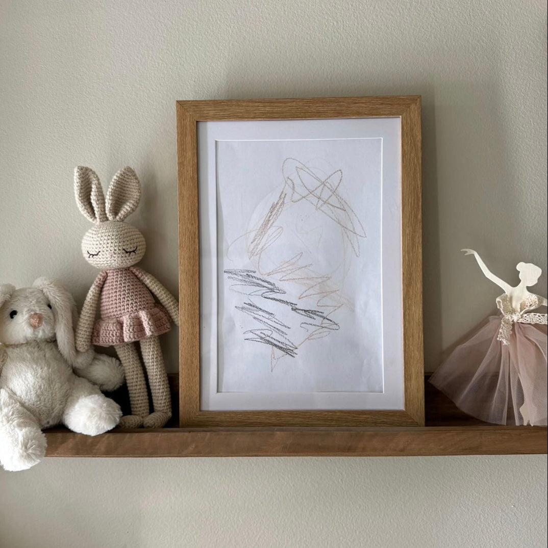 Toddlers Frame – Piirustuskehys, jossa on sisäänrakennettu säilytystila